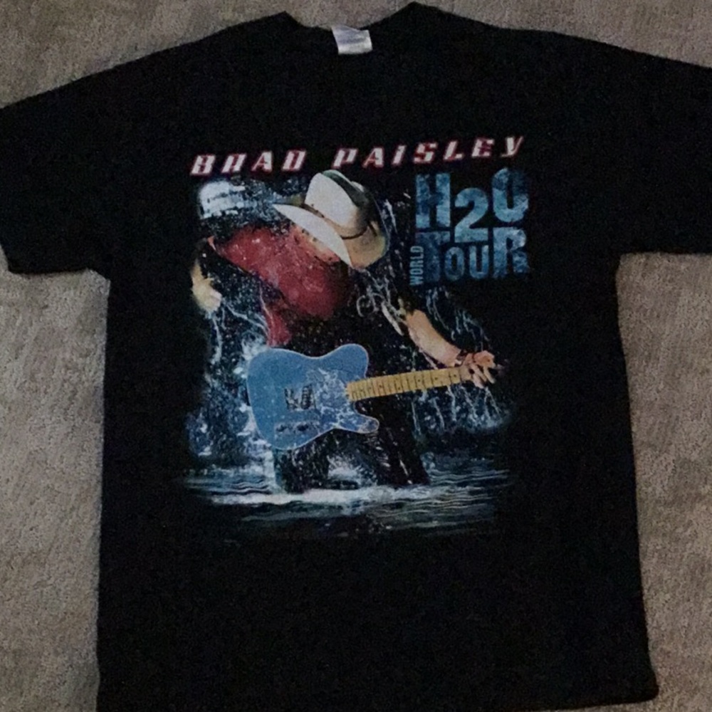 Brad Paisley tee shirt  Size M